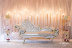 Elegant soffa till ert bröllop för uthyrning